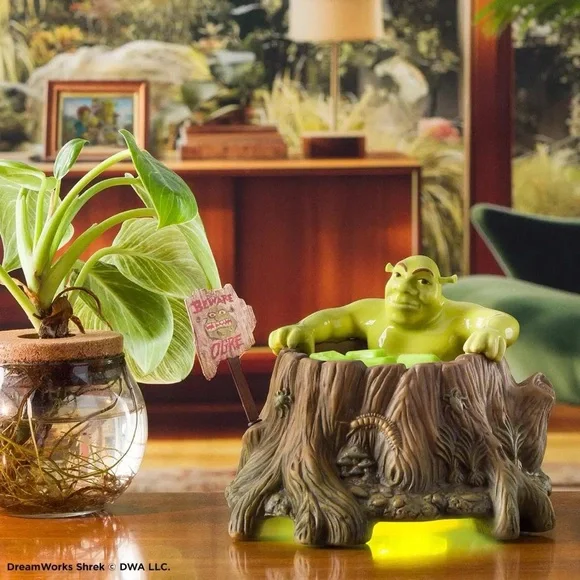 Scentsy SHREK Warmer Wax Bar included Universal Studios Dreamworks NIB - Picture 2 of 8